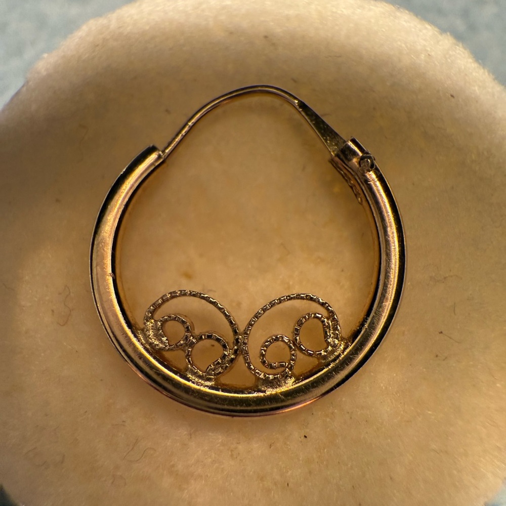 14k Yellow Gold Hoop Earrings - Picture 10 of 10